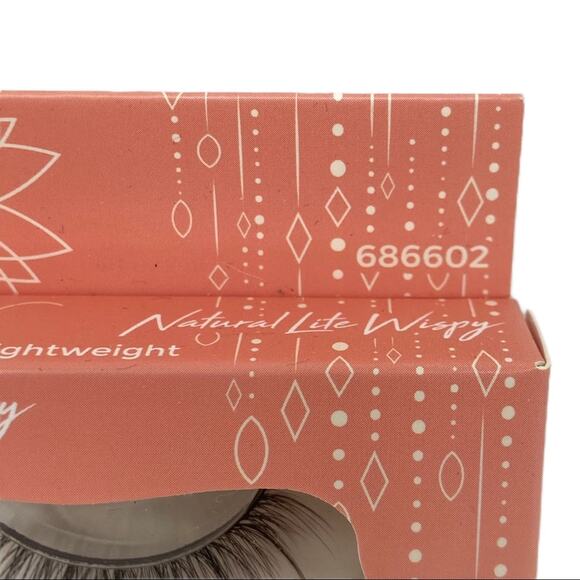 Ioni Natural Light Wispy 3D Faux Mink Lashes Handmade 3 Sets Of Lashes & 1 Glue - Picture 4 of 8